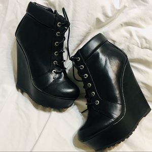 NWOT Bamboo Platform Wedge Black Ankle Booties